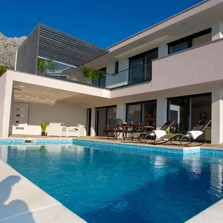 Luxury Blue Lagoon *